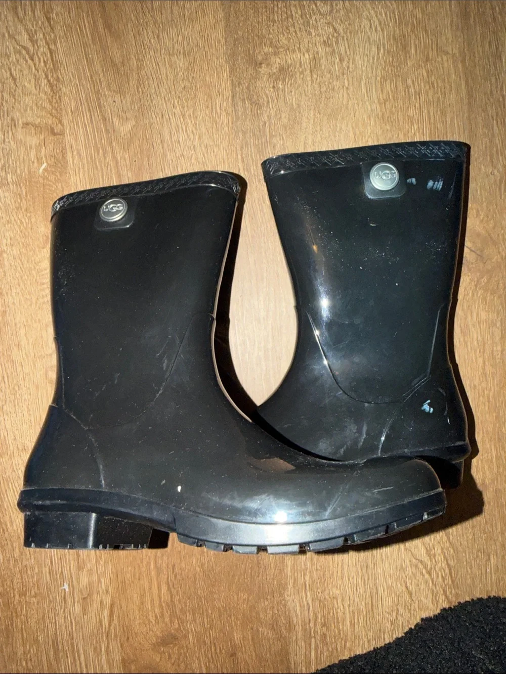 UGG shiny patent